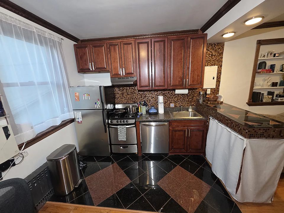 1st image of 146 Freeman St APT 2R