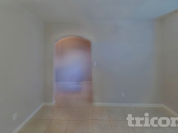 4th image of 2312 Redbud Dr