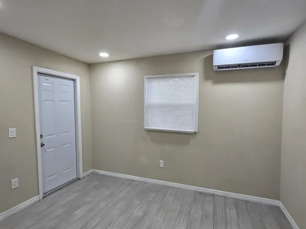 1409 W Burger St #3, Tampa, FL 33604