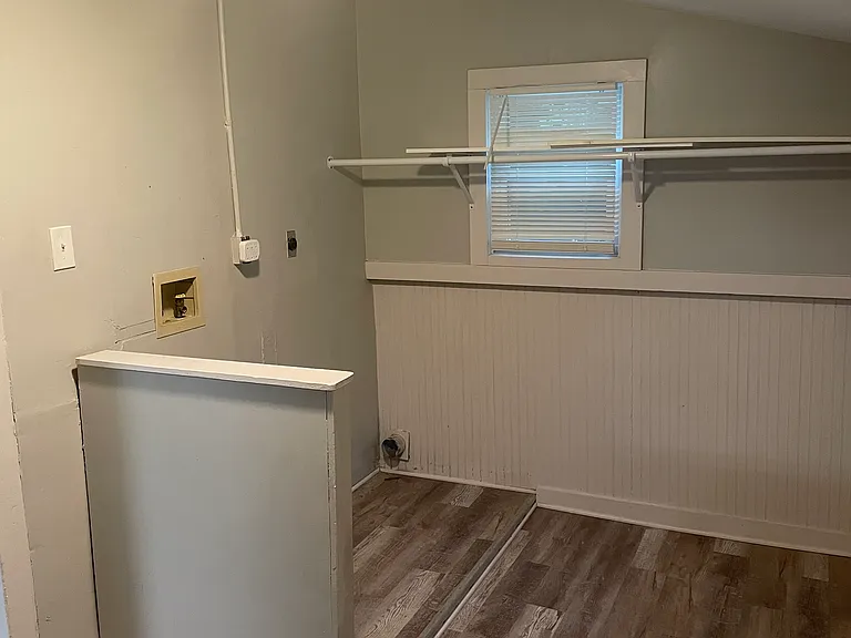 407 NE Main St — Photo 9