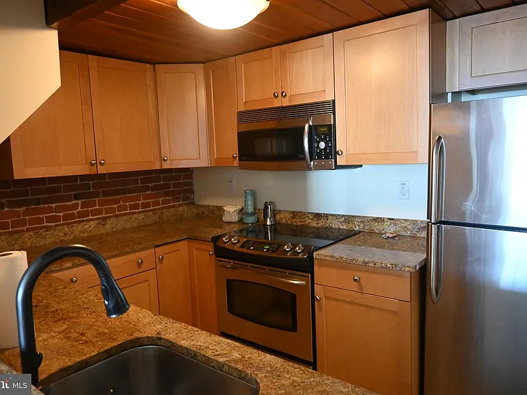 50 N Front St #56 — Photo 6