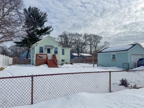 28 Burgess Dr, Warwick, RI 02886