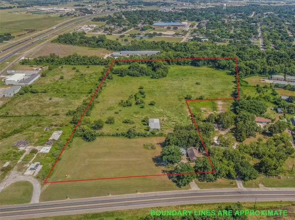 1510 Piedmont St, Navasota, TX 77868