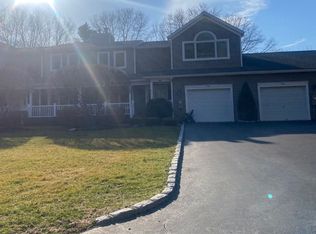 20 Kettle Hole Rd, Manorville, NY 11949