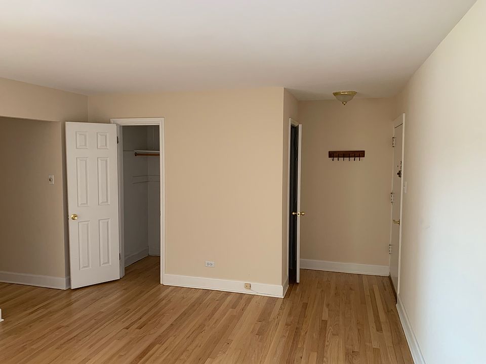 Unit entrance. Front door.