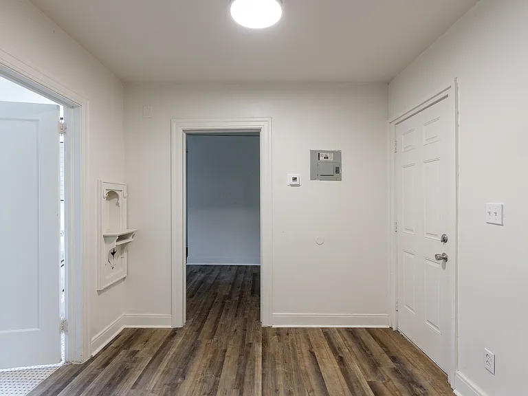 426 NW 25th St #8 — Photo 4