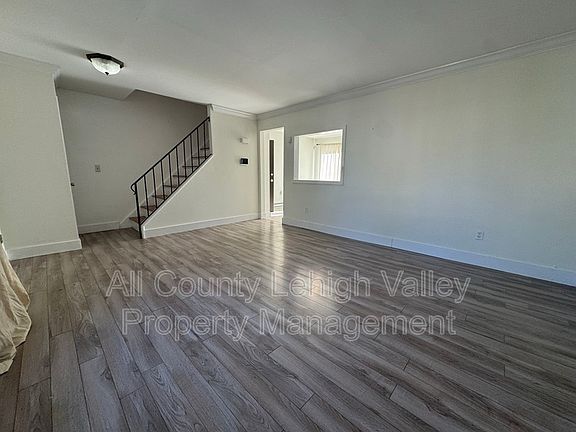 5th image of 1824 Norwood St
