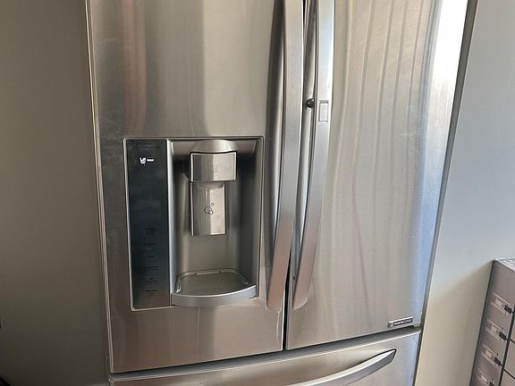 33 inch refrigerator with water and ice.