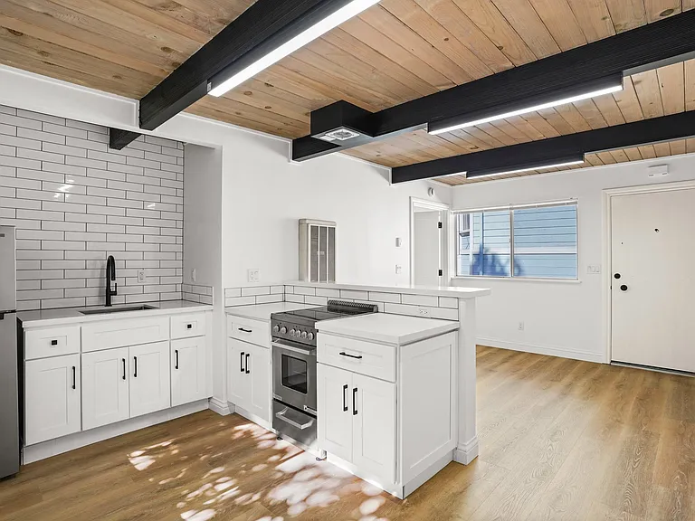 2030 Cedar St #6 — Photo 15