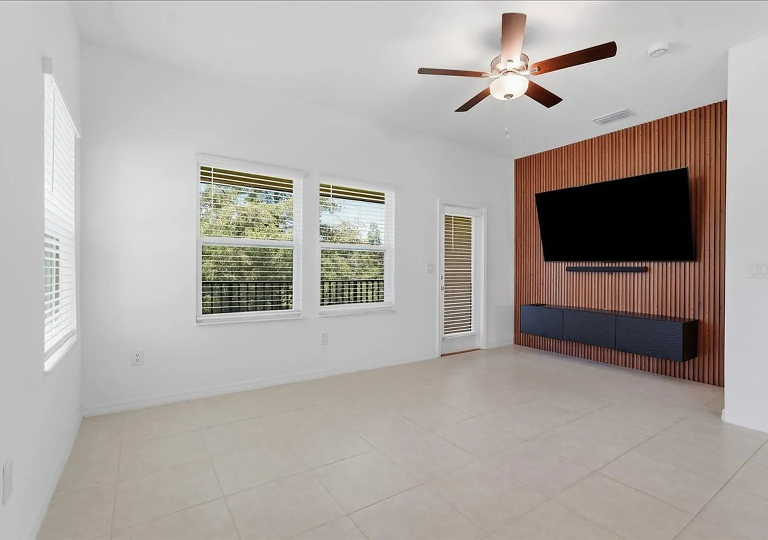 Gated Townhouse Community Palm River | Just 10 Minutes from Downtown Tampa — Photo 3