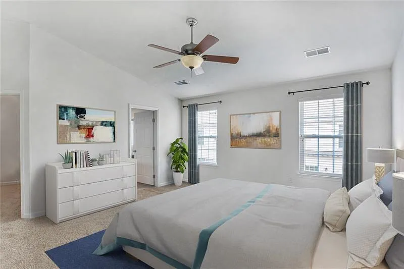 3 bed, 2.5 bath, 2880 sqft, $3,900 — Photo 2