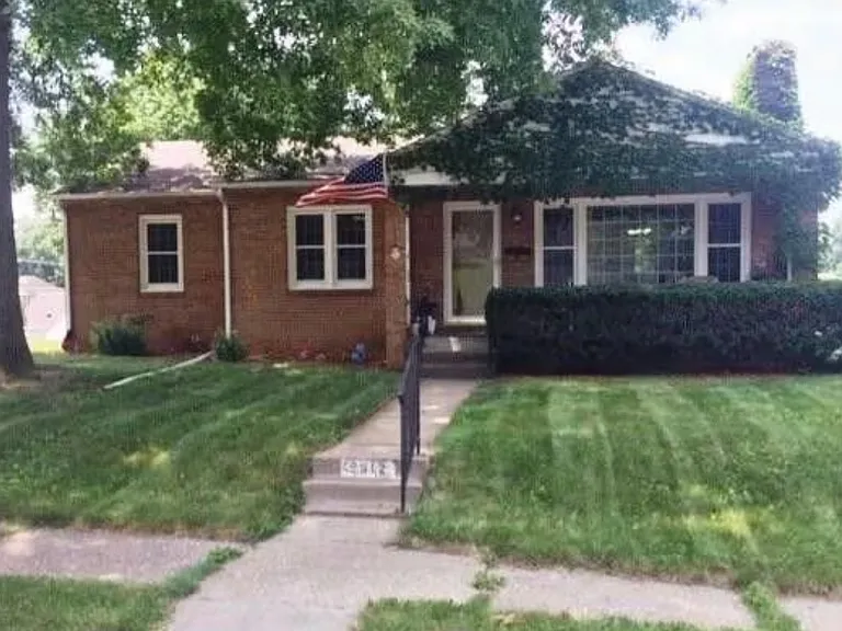 2512 Glen Pl — Photo 1