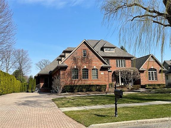 2nd image of 37130 Willow Ln