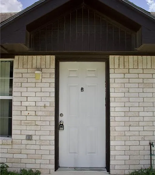2004 W Western Dr #D — Photo 2