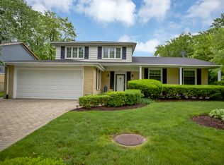 3423 Maple Leaf Dr, Glenview, IL 60026