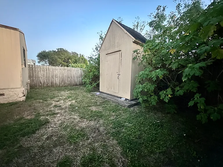 11886 Watergate Cir — Photo 17