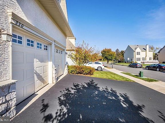 3rd image of 330 Waynebrook Dr