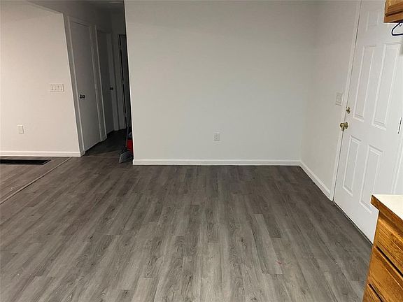 4th image of 32 Virgil St Floor 1