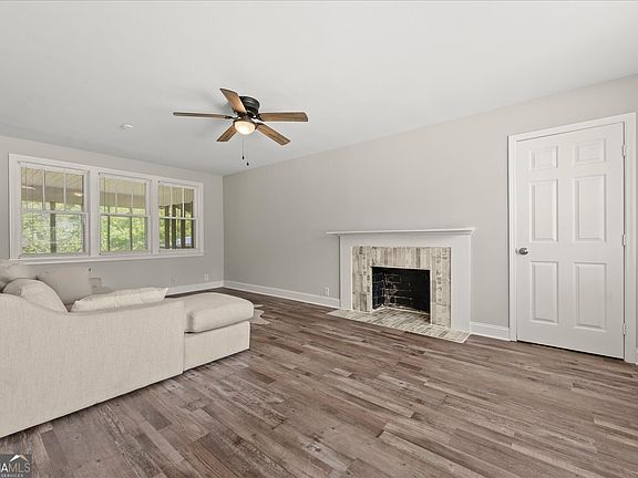 2nd image of 3021 Storey Dr