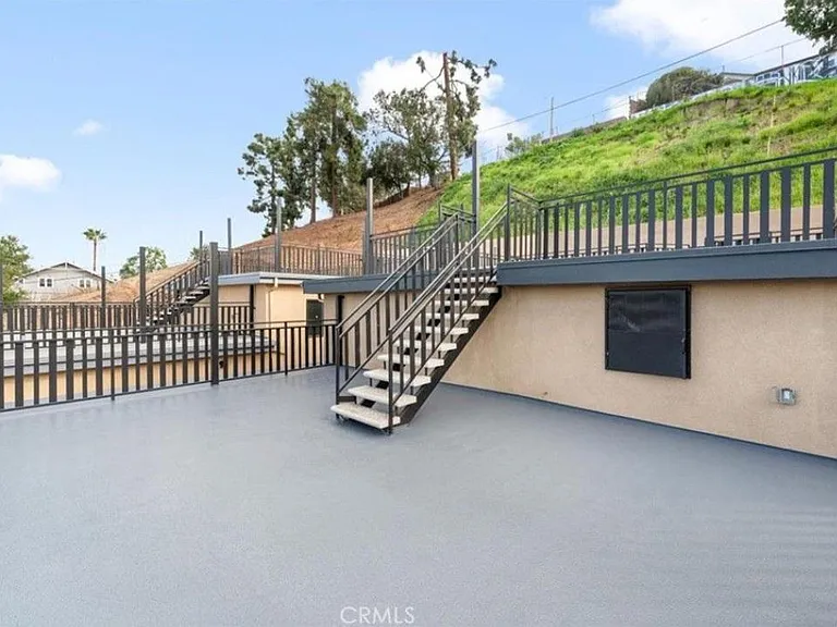 Lower rooftop deck