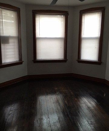 2nd image of 2950 N Avers Ave