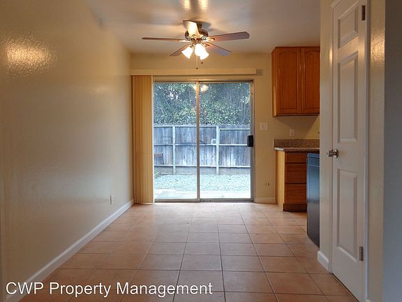 3rd image of 911 Coburn Ct APT A