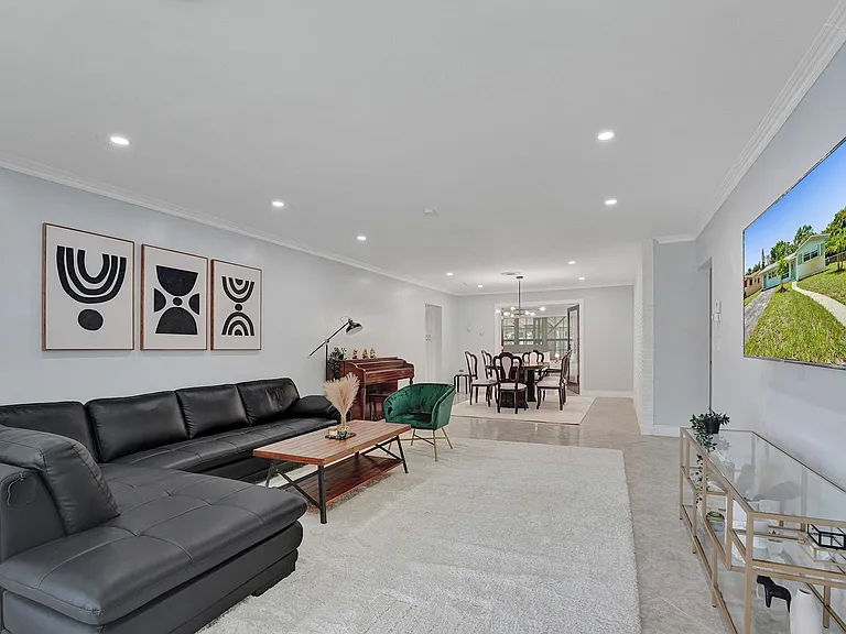 2633 Adams St — Photo 2