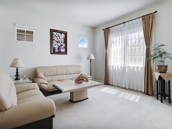 3rd image of 1601 Peony Dr
