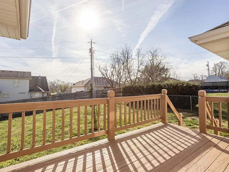580 N Lynette Ave — Photo 8