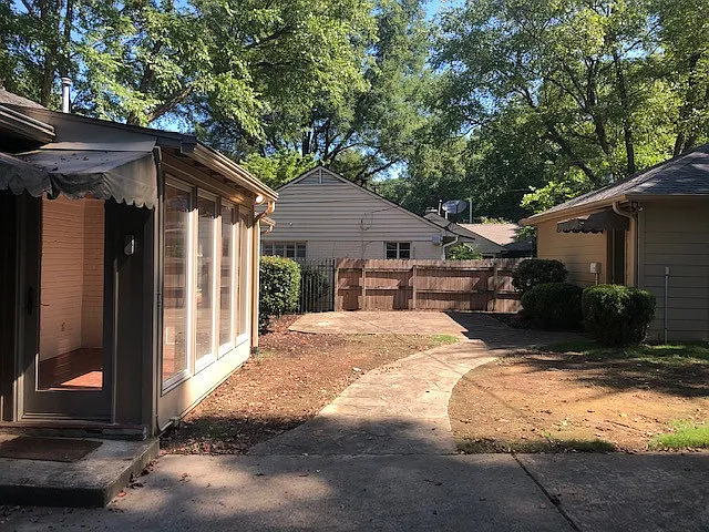 190 Eastland Dr — Photo 11