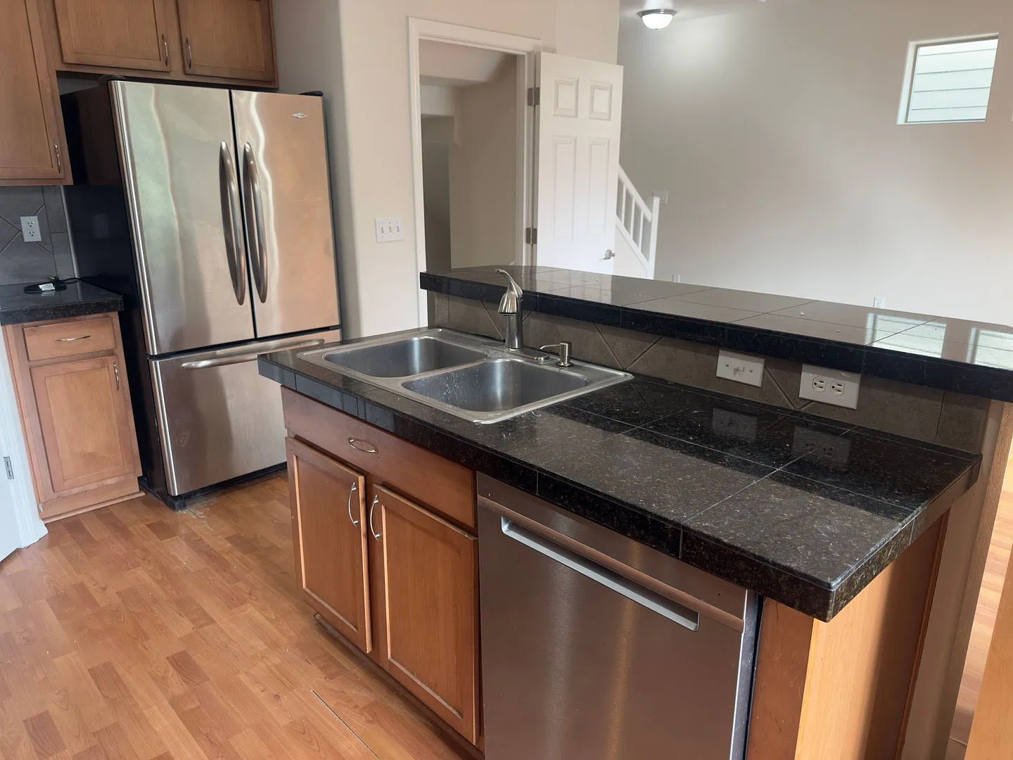 Located in prime Murray Hill/Progress Ridge area — Photo 3