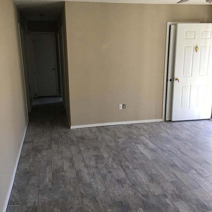 2nd image of 6040 Forestgate Rd