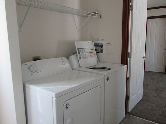 4th image of 313 SE Parkland Ct #402