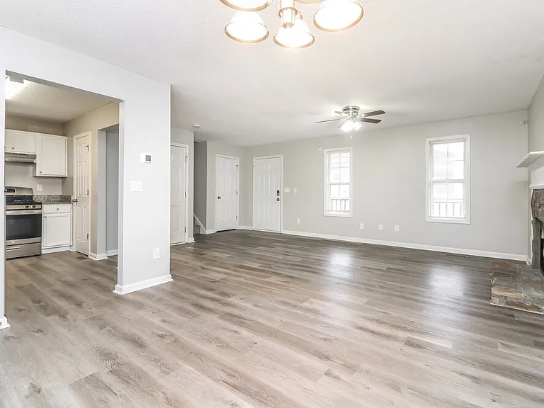 732 Newport Dr — Photo 10