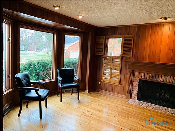 4th image of 3459 Shakespeare Ln