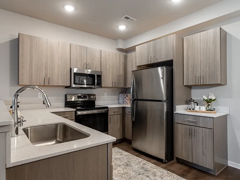 Barrington Square Luxury Apartments — Photo 11