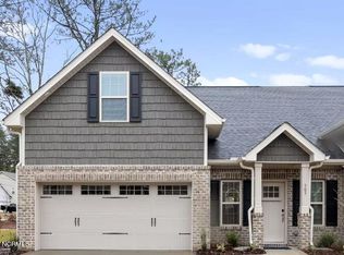 505 Niblick Cir, West End, NC 27376