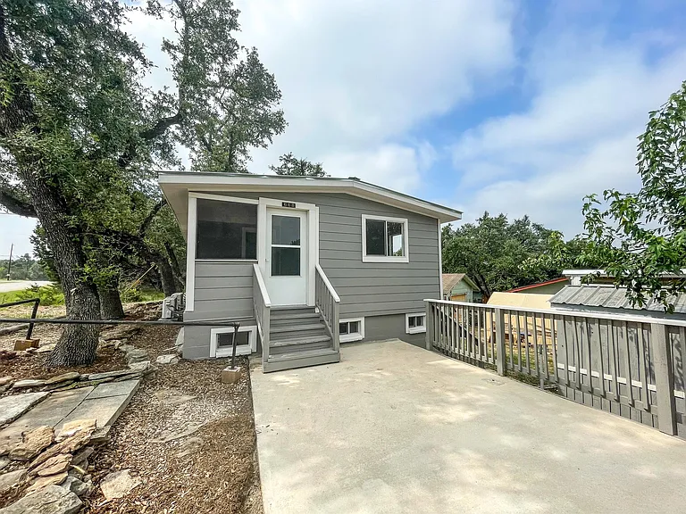 668 Creekside Dr — Photo 10