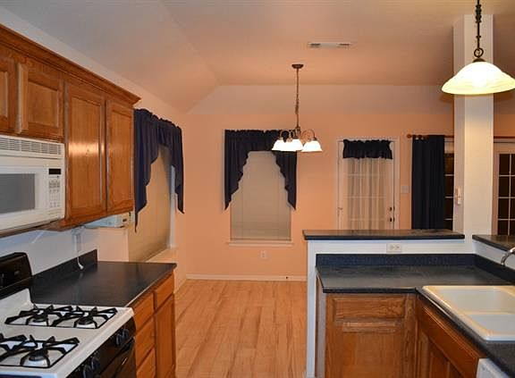 3rd image of 216 Roberts Dr