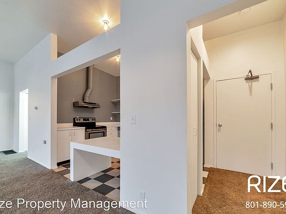 4th image of 347 W Pierpont Ave #1