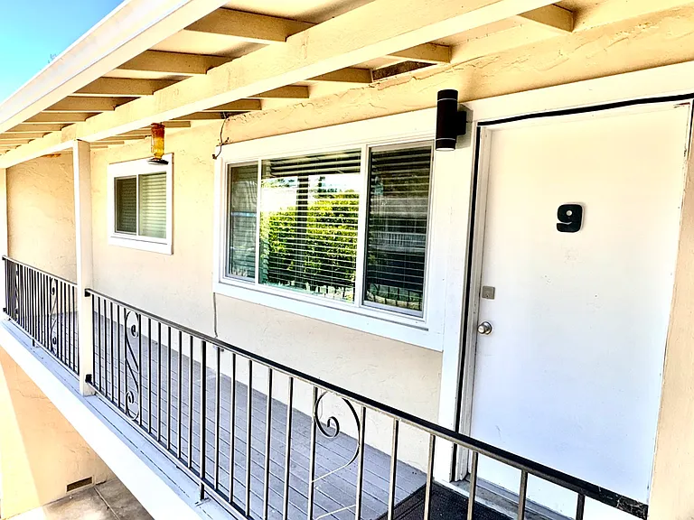 655 Mariposa Ave #9 — Photo 2