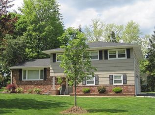 250 Laurel Ln, Clark, NJ 07066