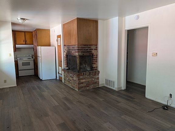 3rd image of 881 Modesto Ave #8