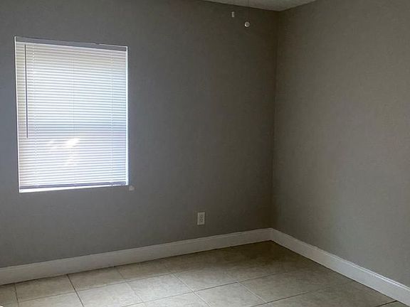 5th image of 40 N Alder Dr