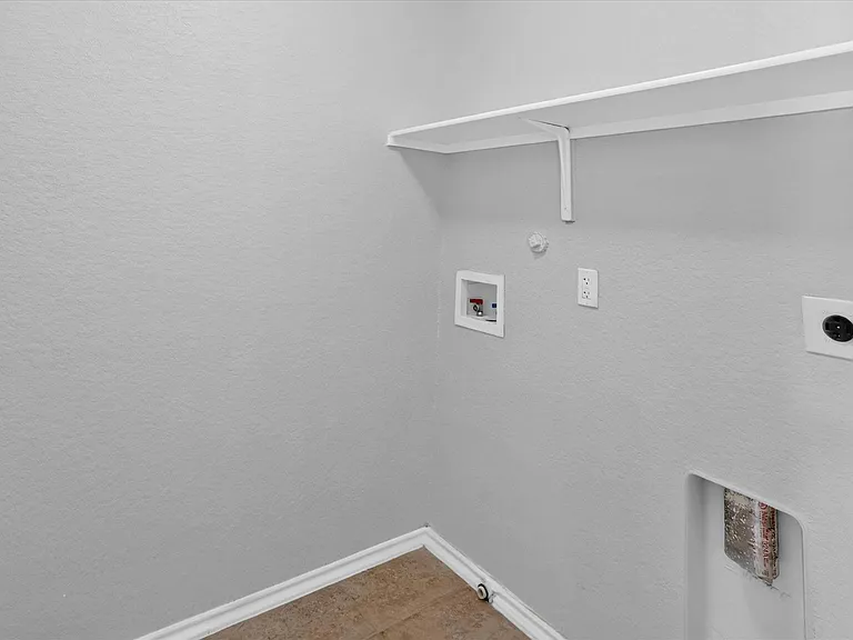 6913 Abbey Fls — Photo 33