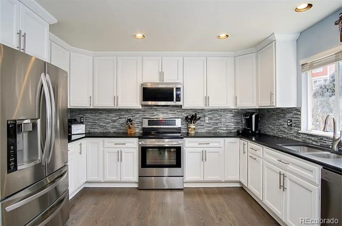 Beautiful single family home with 4 bed and 4 bath. — Photo 3