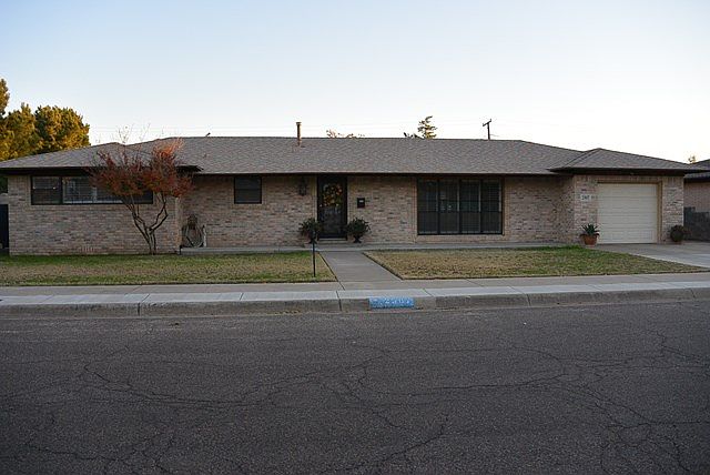 1st image of 2507 Country Club Dr
