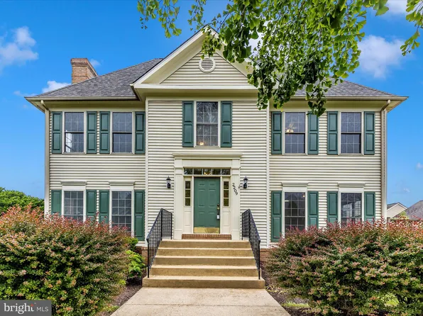 2209 Garden Ln, Frederick, MD 21701