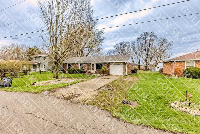 4 bed, 2.0 bath, 1353 sqft, $1,350 — Photo 1