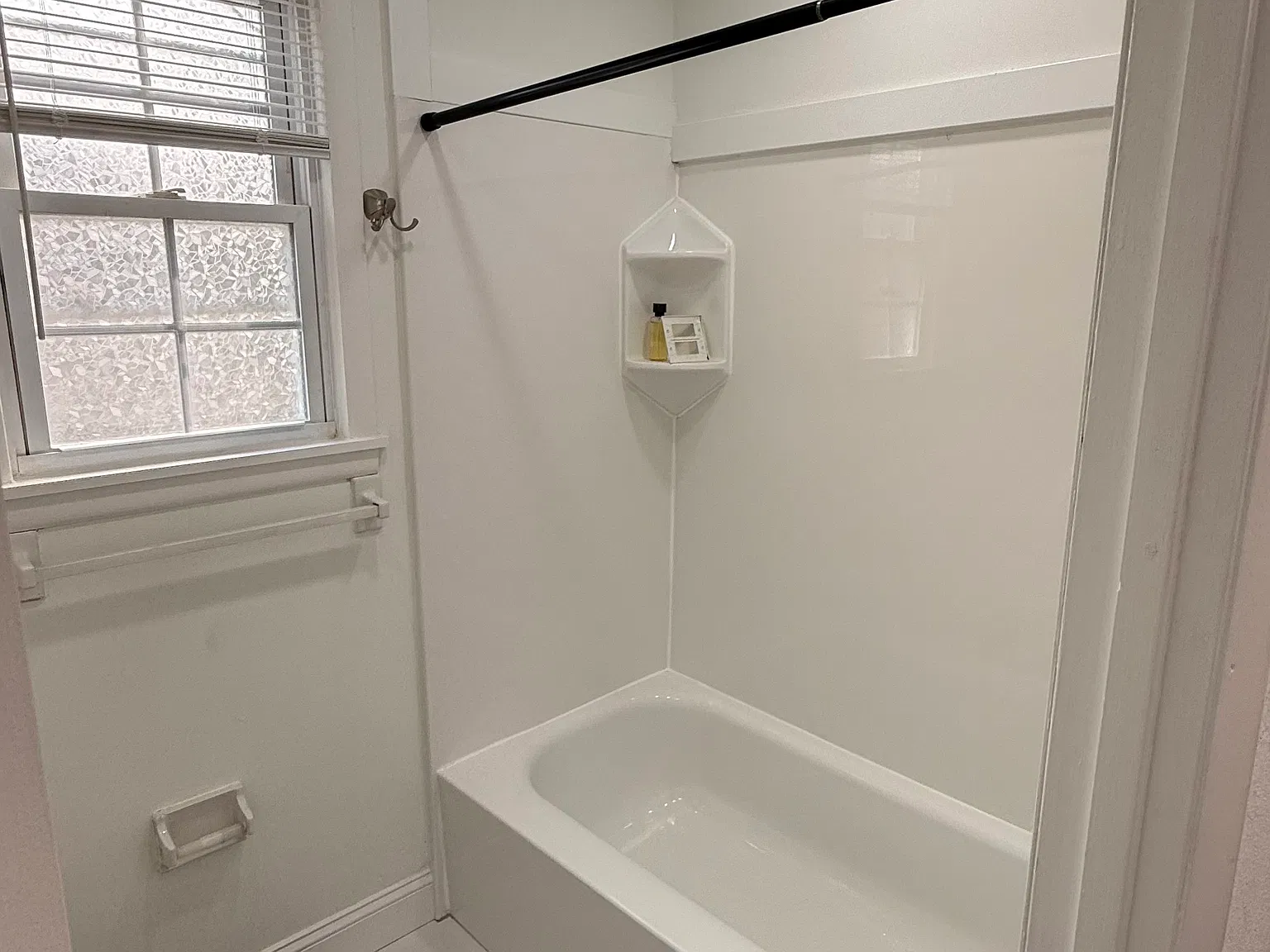3 bed, 1.5 bath, 1480 sqft, $2,600 — Photo 4